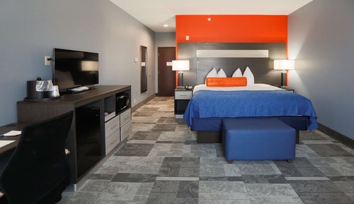 Standard Room, 1 King Bed, Non Smoking, Refrigerator & Microwave
