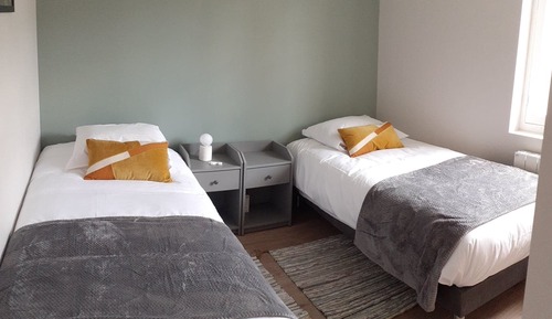 Twin Room, Ensuite (Vue village)
