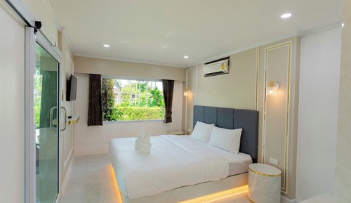 Basic Room, Garden View