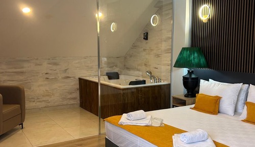 Premium Suite, City View