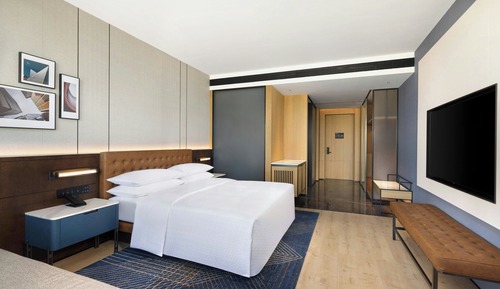 Standard Room, 1 King Bed, River View