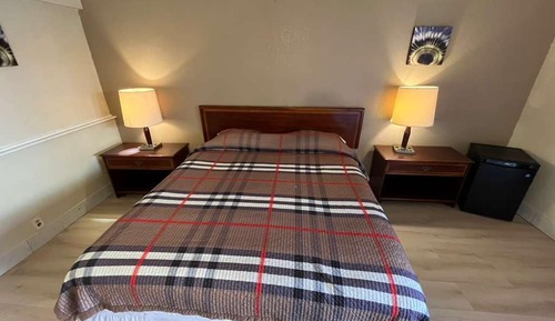 Room, 1 King Bed, Smoking