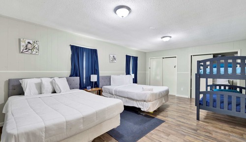 House, Multiple Beds, Patio, Garden View (86th Cozy Coop)