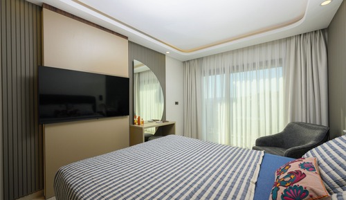 Standard Room, Balcony, Pool View