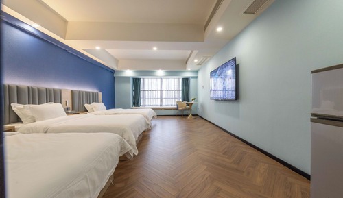 Luxury Triple Room, City View