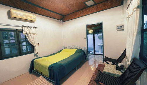 Romantic House, Patio, Garden View