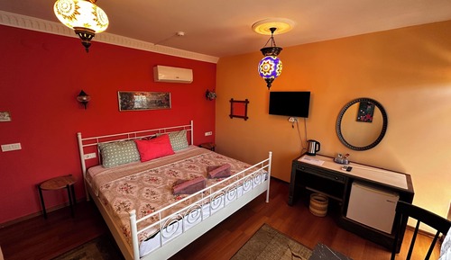 Comfort Room, Vineyard View