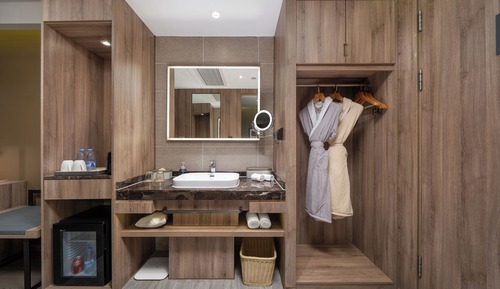 Luxury Twin Room, City View