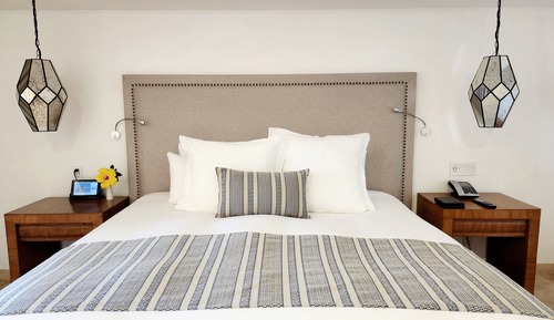 Deluxe Room, 1 King Bed, Partial Ocean View