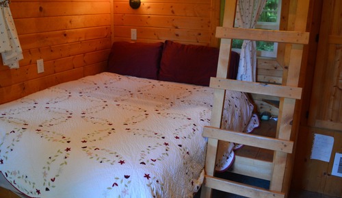 Sky/Snow Cabin (Detached Bathroom)