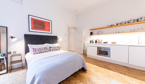 West Wing, studio apartment 18