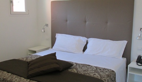 Deluxe Studio Suite, 1 Bedroom, Terrace, Hill View