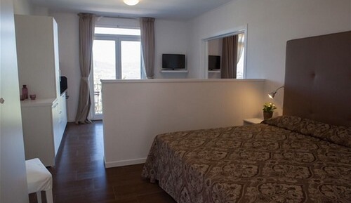 Superior Condo, 2 Bedrooms, 2 Bathrooms, Hill View