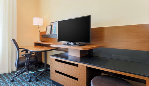 Room, 1 King Bed, Non Smoking (Mobility Accessible, Roll-In Shower)
