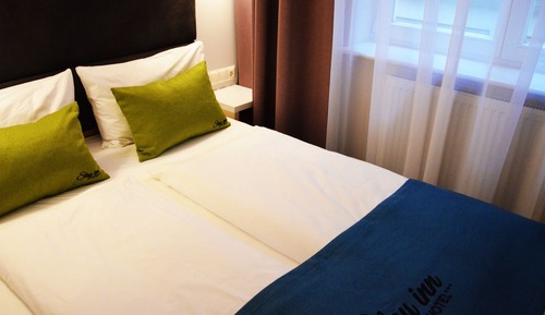 Small dbl room