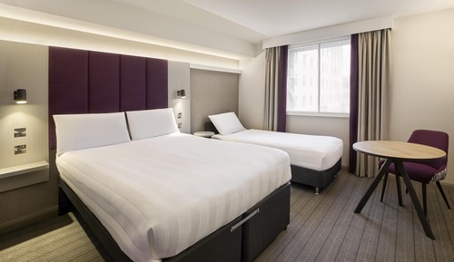 Standard Twin Room, Roll-in Shower