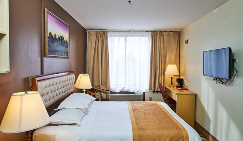 Queen Room