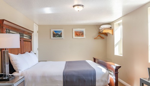 Standard Suite, 1 King Bed (Mini)