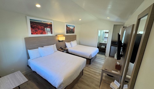 Premium Cabin, 2 Queen Beds, Refrigerator & Microwave, Mountain View