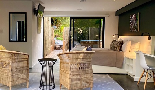 Deluxe Private Room With Outdoor Hot Tub