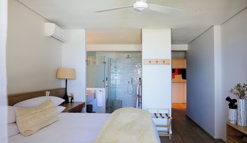 Classic Double Room, 1 King Bed, Pool View, Poolside