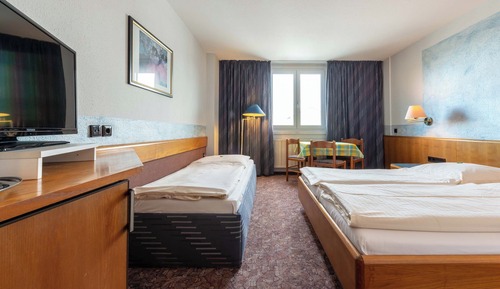 Family Triple Room, City View