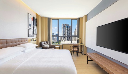 Comfort Room, 1 King Bed, City View