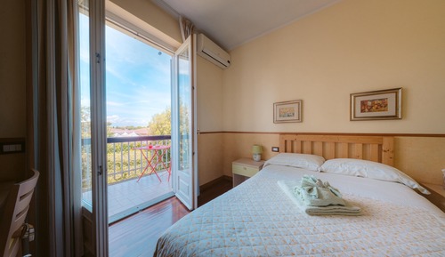 Single Room, Balcony, Garden View