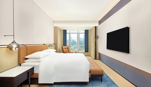 Superior Room, 1 King Bed, City View