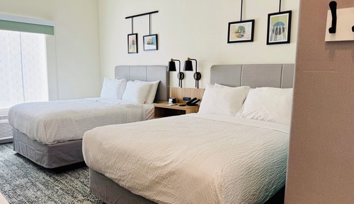 Room, 2 Queen Beds, Roll-in Shower, Non Smoking