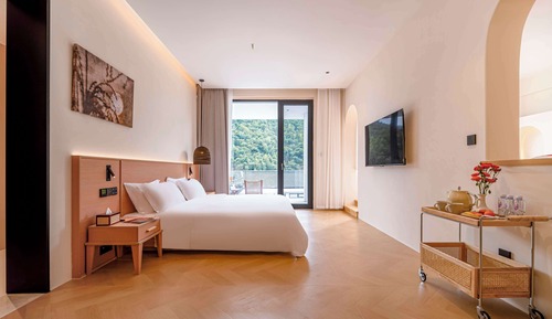 Luxury Triple Room, Mountain View