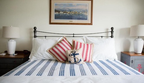 Comfort Room, 1 King Bed, Bay View