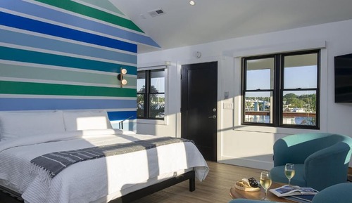 Deluxe Room, 1 King Bed, Harbor View