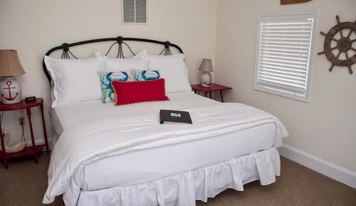 Comfort Room, 1 King Bed, Bay View