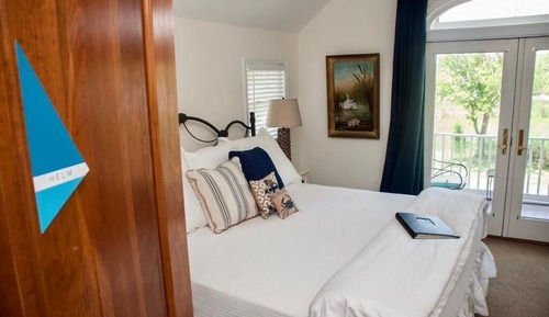 Comfort Room, 1 King Bed, Resort View