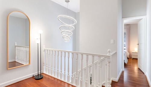 Luxury House, Balcony