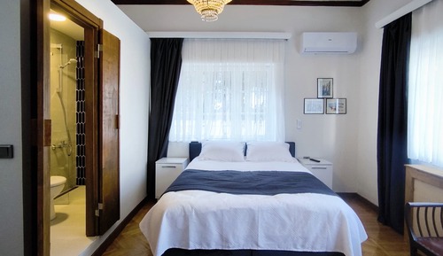 Deluxe Double Room, Courtyard View