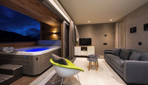 Deluxe Suite, Balcony, Mountain View