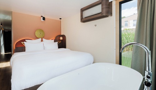 Superior Suite, Overwater