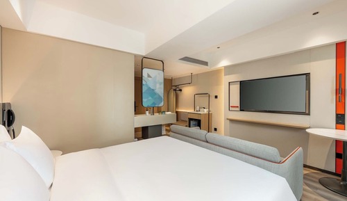 1 King Standard Minifridge