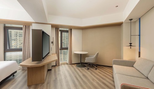 1 King Sutie With Sofa Bed