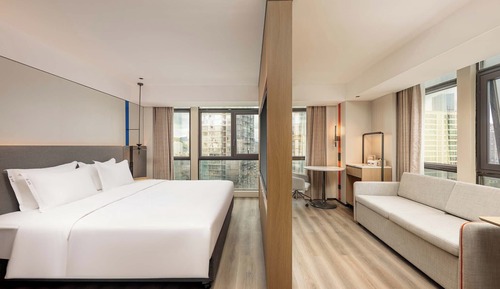 1 King Standard Extra Floor Space