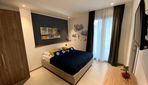 Superior Double Room, Ensuite (Camera Blue)