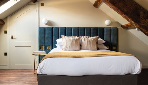 Deluxe Room, 1 King Bed, City View