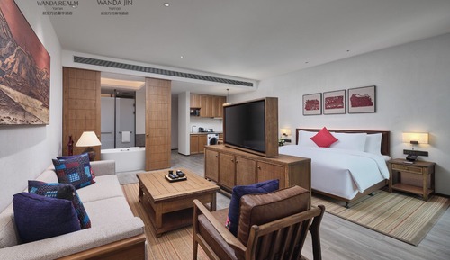 Featured Room Suite - Lake-View