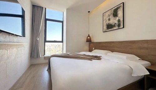 Superior Studio Suite, City View