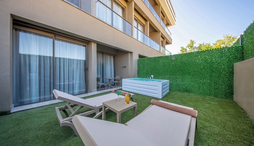 Romantic Suite, Jetted Tub