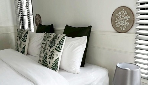 1 Bedroom Villa with Lake View