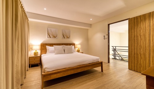 Four-Bedroom Apartment with Kitchen