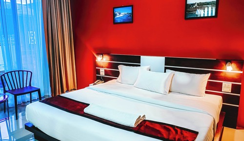 Standard Room, 1 King Bed, Non Smoking, Private Bathroom